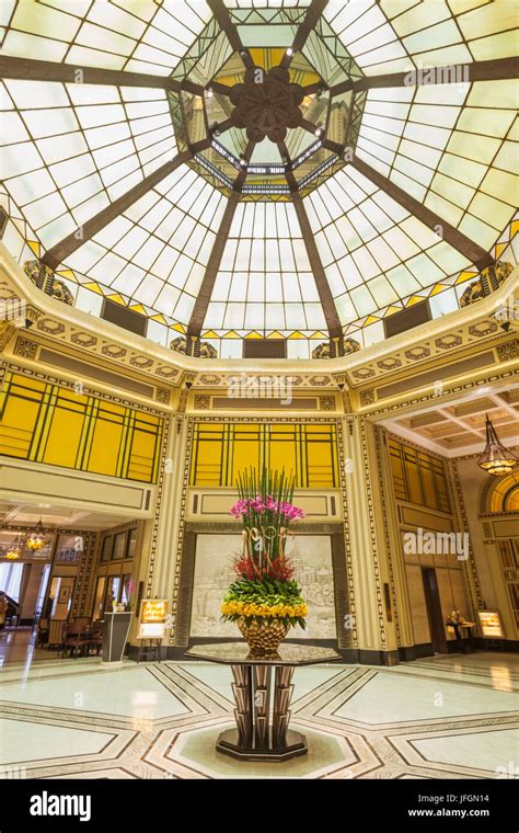 China Shanghai The Bund Fairmont Peace Hotel Stock Photo Alamy