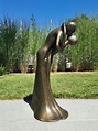 Couple embracing and kissing - Bronze sculpture - Large romantic sculpture