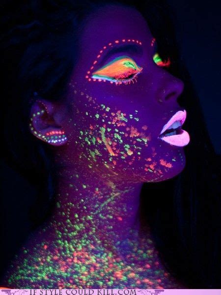 Paars Purple Ultraviolet Color Inspiration Uv Makeup Neon Makeup Glowing Makeup Dark Makeup