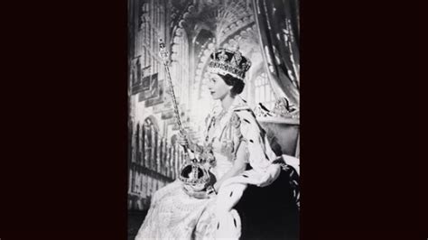 Queen Elizabeth Iis 1953 Coronation Regalia To Go On Show Cnn