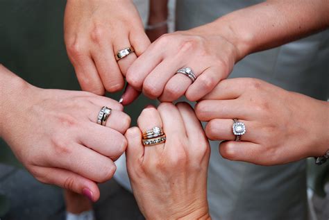 Mundst Ck Cliff Balance Wedding Ring And Engagement Ring How To Wear