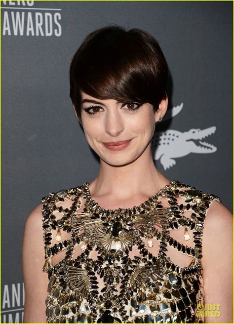 Anne Hathaway Costume Designers Guild Awards 2013 Red Carpet Photo