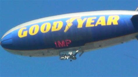 Goodyear Blimp Flying In Los Angeles 910 16 Youtube