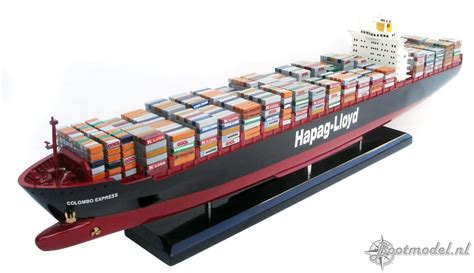 Colombo express is one of the largest container ships in the world. Hapag Lloyd Columbo Express met vitrinekast scheepsmodel ...