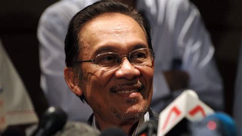 A man who fled malaysia after being sentenced to hang for the killing of a mongolian model, in a scandal linked to his country's ousted government, should face a new trial, political leader anwar ibrahim reportedly said thursday. Anwar Ibrahim faces jail as acquittal on sodomy charges ...