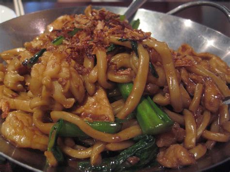 Restoran i love hokkien mee. Hokkien Mee | Stir-fried Fujian noodles topped with fried ...