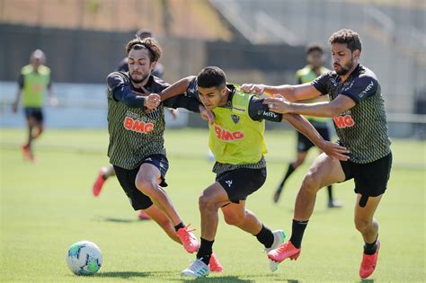 No próximo domingo (29), as duas equipes debutam no campeonato brasileiro. Atlético-MG faz acordo com elenco para pagar direito de ...