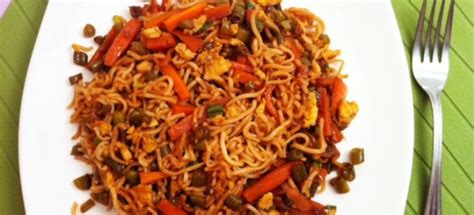 This snack recipe gives a healthy as well as a tasty twist to your boring noodles as several veggies are added into it. Vegetable egg noodles stir fry recipe - Easy to make recipes