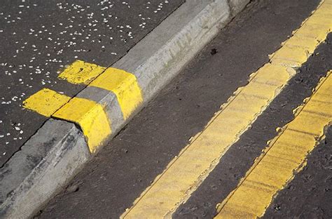 Uk Road Markings What They Mean And What The Highway Code Says Rac Drive