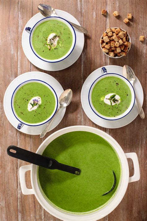 With lots of spinach, onions, and parmesan, it's incredibly flavorful! Ballymaloe Fresh Spinach Soup | The Café Sucre Farine