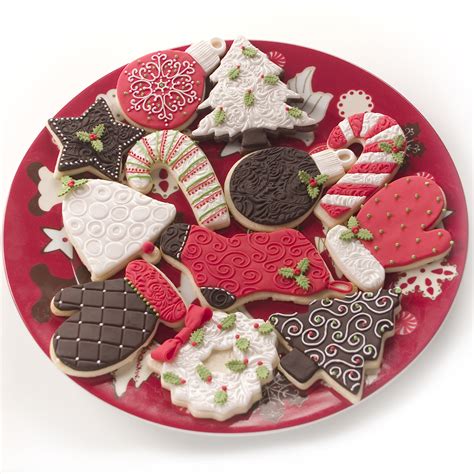 Want to make simple cookies truly showstopping for the holidays? decorate cookies | Autumn Carpenter's Weblog