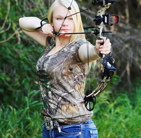 Pin By Davidlohrman On Bow Hunting Women Hunting Girls Archery Girl