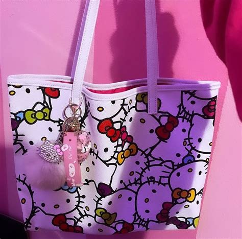 ୨୧ Hello Kitty My Melody Hello Kitty Items Pretty Bags Cute Bags