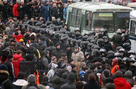 Ukraines Forces Move Against Protesters Dimming Hopes For Talks The