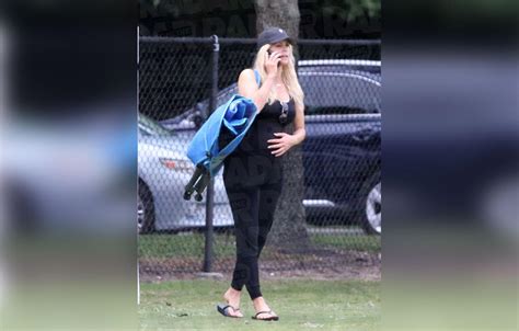 Tiger Woods Ex Wife Elin Nordegren Is Pregnant Shows Off Bump Pics