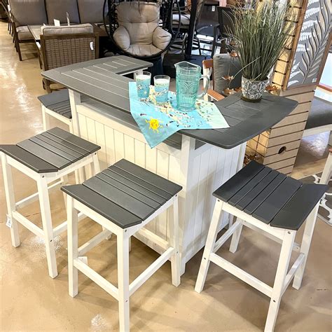 Sunvilla Outdoor Patio Bar Set With 4 Stools 5 Piece Set