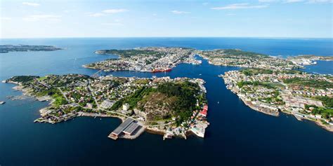Kristiansund is a municipality on the western coast of norway in the nordmøre district of møre og romsdal county. Kristiansund - Das offizielle Reiseportal für Norwegen ...