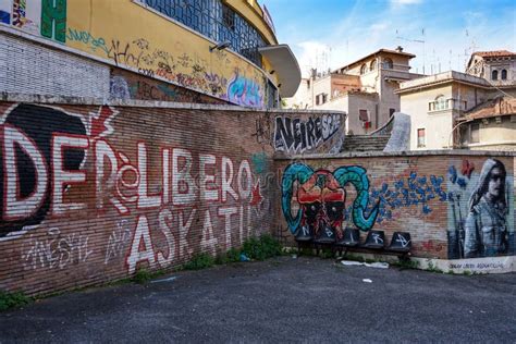 Barrio De Garbatella En Roma Italia Foto De Archivo Editorial Imagen