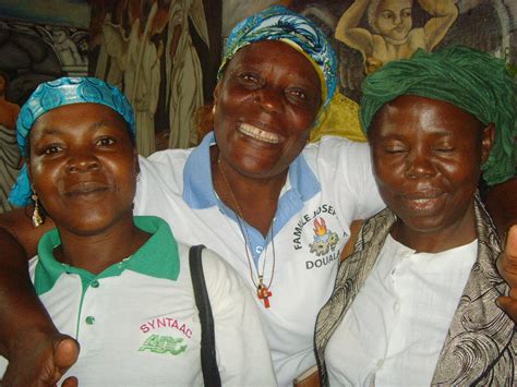 M., los cuales abordarán temas como emprendimiento con tic, creación audiovisual con celulares y redes sociales, entre otros. Compromiso de los Talleres Nazaret de Douala - hijasdesanjose