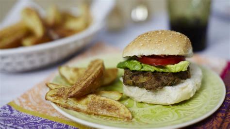 They're easy to prepare in advance of. Splendidly spicy beef burger recipe - BBC Food
