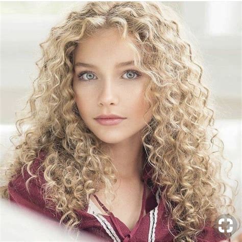 Alexandra Lenarchyk Curly Hair Model Curly Hair Styles Beautiful Girl Face