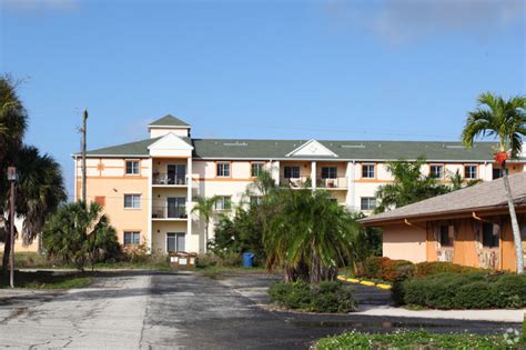 Check your credit score for free here. Mariner's Landing Apartments Rentals - Fort Myers, FL ...
