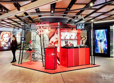 How To Achieve Sustainable Visual Merchandising In Luxury Retail Tdf