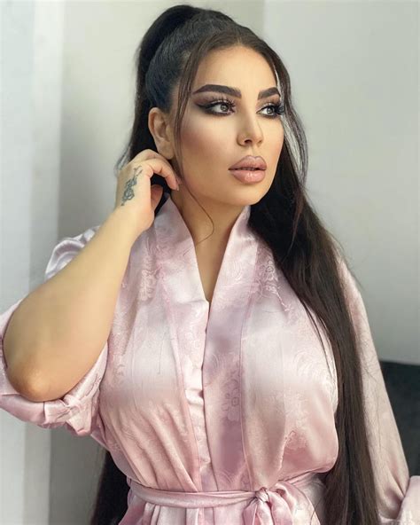 Meet Afghanistan S Biggest Pop Star Aryana Sayeed Who Closely Resembles Kim Kardashian News18