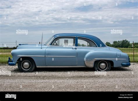 Classic car at Country Classic Cars LLC car dealership on Route 66