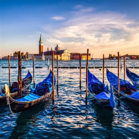 Download Wallpaper Gondolas From Venice At Sunset 1024x1024