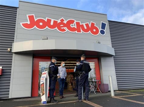 Comment réussir à s'équiper pour le télétravail ? Confinement. Le magasin de jouets voulait rester ouvert, les gendarmes l'obligent à fermer ...