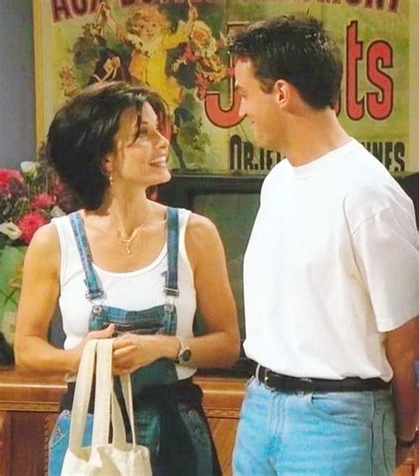 Monica and chandler decide to adopt a child, after discovering they are infertile. Monica and Chandler | Series y peliculas, Elenco de ...