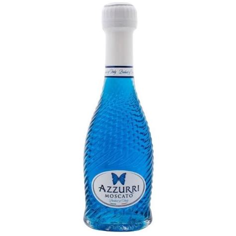 Amo molto la sfumatura lo confesso, ma premetto che questo esperimento in particolare non è tra i più riusciti che abbia mai realizzato. Azzurri Blue Moscato Asti 200ml - Μόσχος και κανέλα