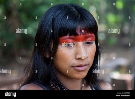 Xingu Indian Girls Fotos Und Bildmaterial In Hoher Auflösung Alamy