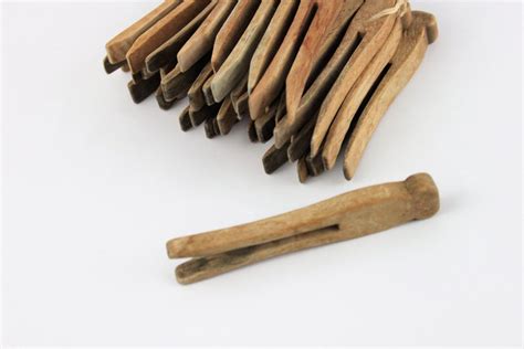 Antique Flat Wood Clothespins Set Of 25 Wood Clothespins Wood Antiques