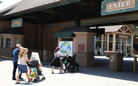 Cleveland Metroparks Zoo Now Requiring Guests To Wear Face Coverings In