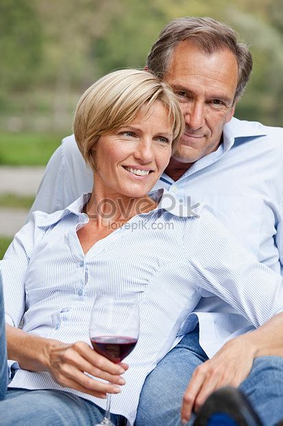 intimate middle aged couple picture and hd photos free download on lovepik