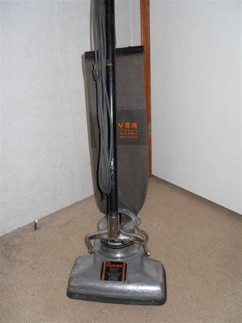 Vintage 1930s Hoover Model 825 Vacuum Cleaner