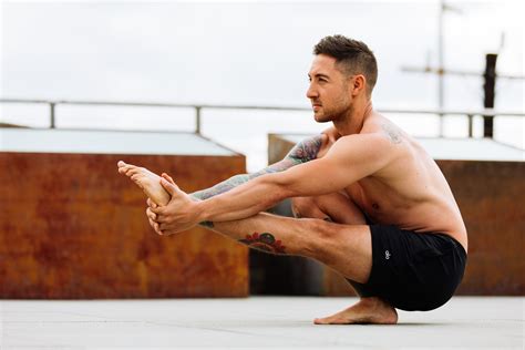 5 Creative Yoga Transitions — Alo Moves