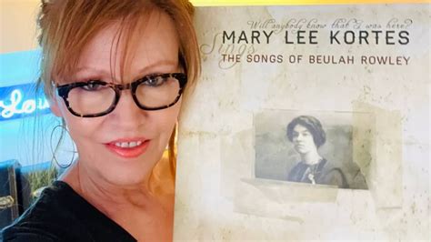 High Concept Phantasm Mary Lee Kortes Revitalizes Lost Artist That Never Was Rock And Roll Globe
