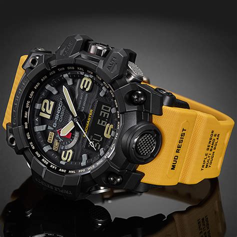Designed with subtlety and excellence, the g shock mudmaster comes with a mud resistant structure whose eminence lies in the fact that it saves the watch from catching dirt. G-Shock GWG-1000-1A9ER watch - Mudmaster