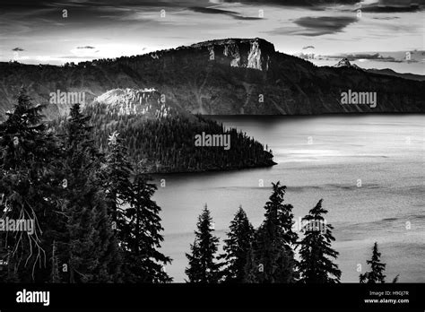 Crater Lake National Park Oregon At Sunset Stock Photo Alamy