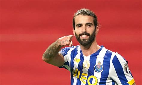 145 lbs (65.8 kg) height: VÍDEO: Sérgio Oliveira marca de penálti e empata o dérbi ...