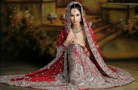 Indian Bridal Dresses Adding Charm To Your Special Day