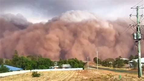 Huge Dust Storm Engulfs Homes In Australia Youtube