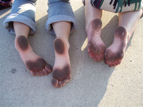 Wallpaper Street Barefoot Kneeling Girls Hand Foot Leg Soles