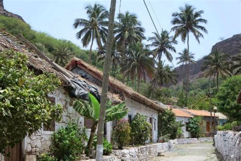 República de cabo verde) — батыс африка жағалауларына жақын атлант мұхитындағы 8 ірі және 10 ұсақ аралда орналасқан мемлекет. Кабо-Верде - достопримечательности, погода, фото, карта, полное описание Кабо-Верде