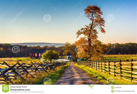 Dirt Road To A Farm And Autumn Colors In Gettysburg Stock