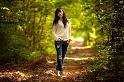 Premium Photo Young Brunette Woman Posing On A Forest Path