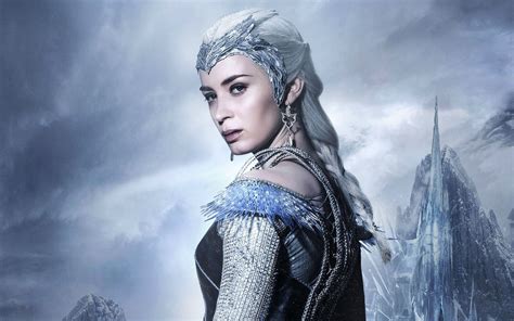 Emily blunt, chris hemsworth, jessica chastain and others. Freya from The Huntsman Winter's Wars | Ice queen costume ...